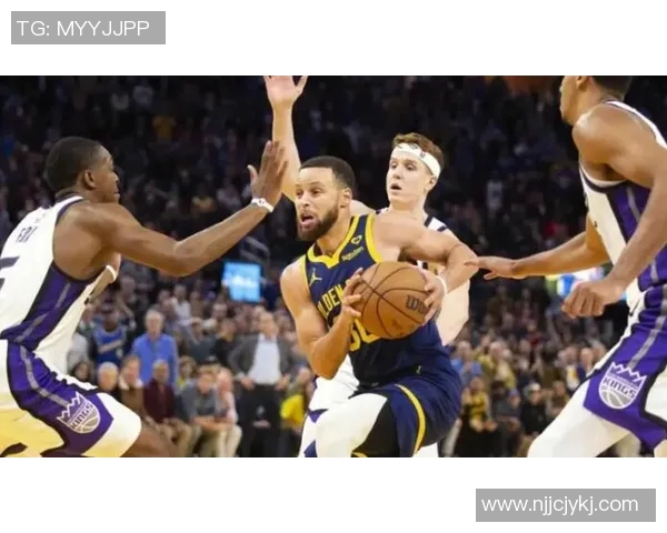 库里与教练爆发激烈冲突场面震惊全场球队关系陷入危机 库里与教练爆发激烈冲突场面震惊全场球队关系陷入危机